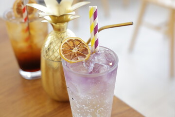 한국에서 먹어본 보라색 에이드