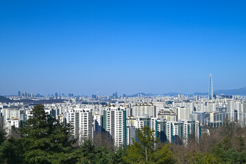 南漢山城登山道から見たソウルの風景