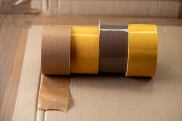 Klebeband und Verpackungsmaterial