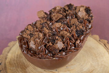 Spoon Easter egg with Brazilian truffle filling and brownie topping_1.