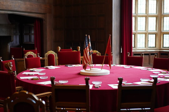 Der Runde Tisch der Potsdamer Konferenz im Schloss Cecilienhof, Potsdam, 02.03.2024
