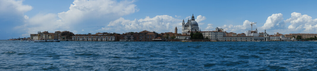 Fototapeta na wymiar Venice skyline, panorama, vue du canal maison de venise traditionnelles, Italie 