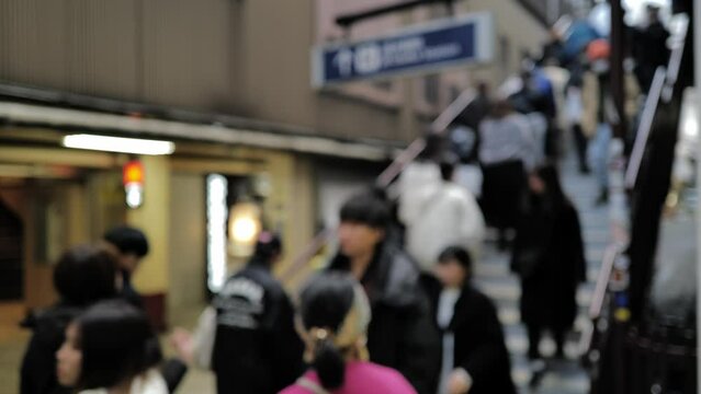 大阪梅田、歩道橋、アウトフォーカス　広告・バナー・デザイン