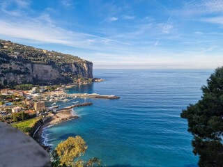 Obraz premium The Magnificent Amalfi Coast in Italy is a breathtaking stretch of coastline renowned for its dramatic cliffs, charming villages, and crystal-clear waters.