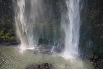 Water flowing down the cliffs of Victoria Falls - obrazy, fototapety, plakaty