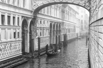 Papier Peint photo Ponte Vecchio canale e ponte a Venezia