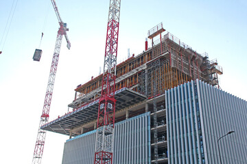 cantiere di un grande palazzo per uffici a Milano