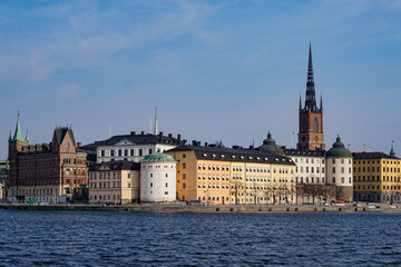 Fototapeta premium View of buildings at waterfront against cloudy sky
