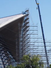 巨大な建造物の補修工事