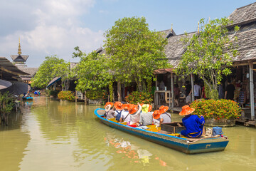 Floating Market in Pattaya - 749652294
