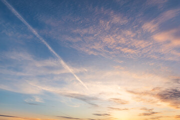 夕空と飛行機雲