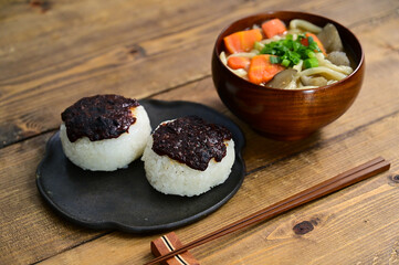 味噌おにぎりとけんちんうどん