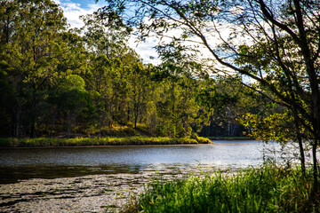 Obraz premium beautiful sunset over enoggera reservoir in brisbane, queensland, australia; 