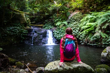 Keuken spatwand met foto relaxed hiker girl sitting in front of a tropical waterfall  toolona creek circuit in green mountains section of lamington national park, queensland, australia © Jakub
