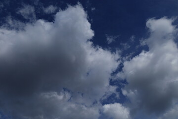 夏の青空と雲
