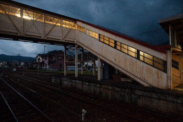 Fototapeta na wymiar 駅のホームから見た夕暮れの風景