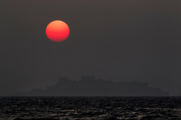 軍艦島に沈む夕陽
