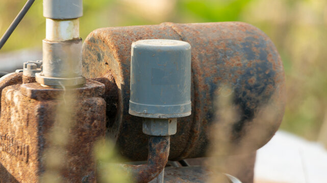 Paralon pipe installation on a non-dip water pump, delivering water to the house more efficiently and cleanly