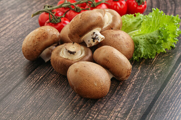 Raw brown royal champignon heap