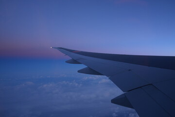 Sunrise and Wing of Aircraft from Window - 飛行機の翼と朝日	