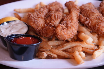 Popcorn Shrimp and French Fries - 海老フライ フライドポテト