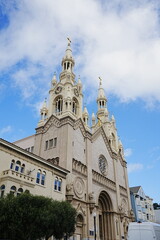 Fototapeta premium Saints Peter and Paul Church in San Francisco, USA - アメリカ サンフランシスコ 聖ピーター&ポール教会