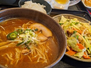 ラーメンと野菜炒めのセット