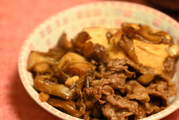 Obraz premium 甘辛の味付けの肉豆腐