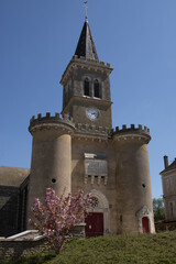 Fototapeta na wymiar Eglise fortifiée de Saint Désert en BOurgogne