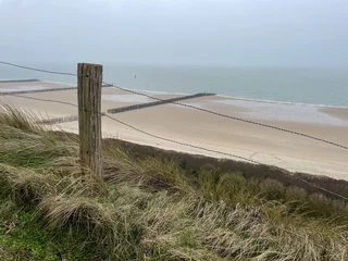 Küchenrückwand glas motiv Nordsee, Niederlande fence on the dunes at the north sea in Zeeland Netherlands