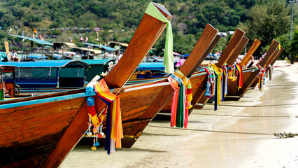 Thai national boats at the beach in Thailand - obrazy, fototapety, plakaty