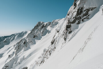 幻想的な冬山の景色