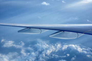 飛行中の飛行機