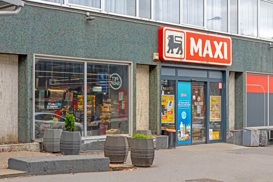 Maxi store facade exterior in Belgrade