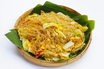 Stir-fried glass noodles with egg 