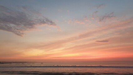 Fototapeta na wymiar Amazing colored sunset over a tropical ocean