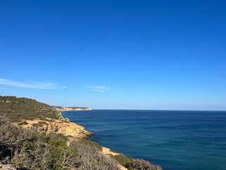 Fototapeta na wymiar Blue ocean horizon, rocky coast, ocean bay