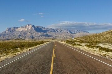 The road to Guadalupe Mountains.   - obrazy, fototapety, plakaty