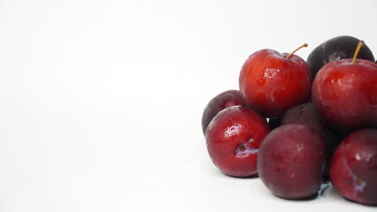 Fototapeta na wymiar Fresh red plums isolated on a white background