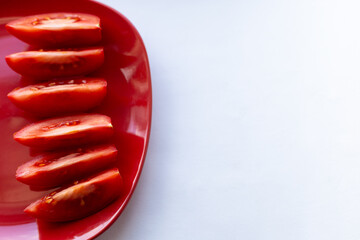 slices of tomato on a red plate