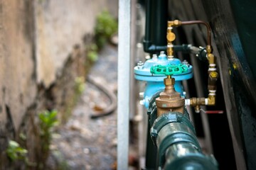 Fototapeta premium Brass water gate valve with green handwheel.