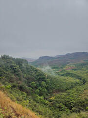 Fototapeta premium Caminata por la montaña, naturaleza y cascadas Panama