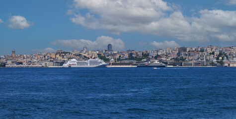 Fototapeta premium Cityscape View from the water to buildings in the city of Istanbul 