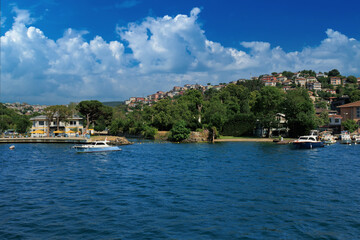 Naklejka premium Cityscape View from the water to buildings in the city of Istanbul 