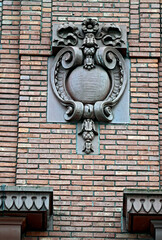 Terracotta decoration on a brick building_20230216_DSC_9411