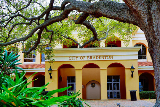 Bradenton, FL, USA - 03 02 2024: The landscape of Bradenton city hall	