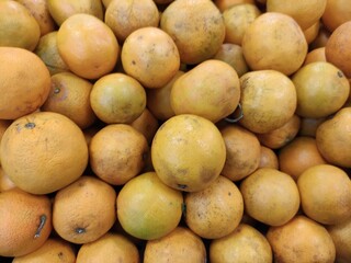 oranges in the market,, naranjas en el mercado,