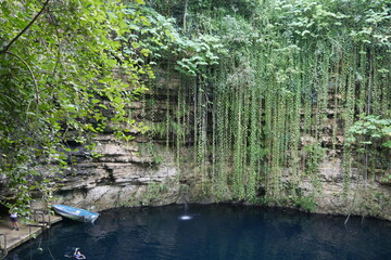 Cenote Karstloch mit Wasser auf Yucatán in Mexiko