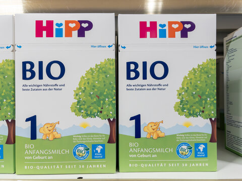 HiPP Organic Infant Formula Packaging on Store Shelf