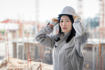 土木現場と女性作業員